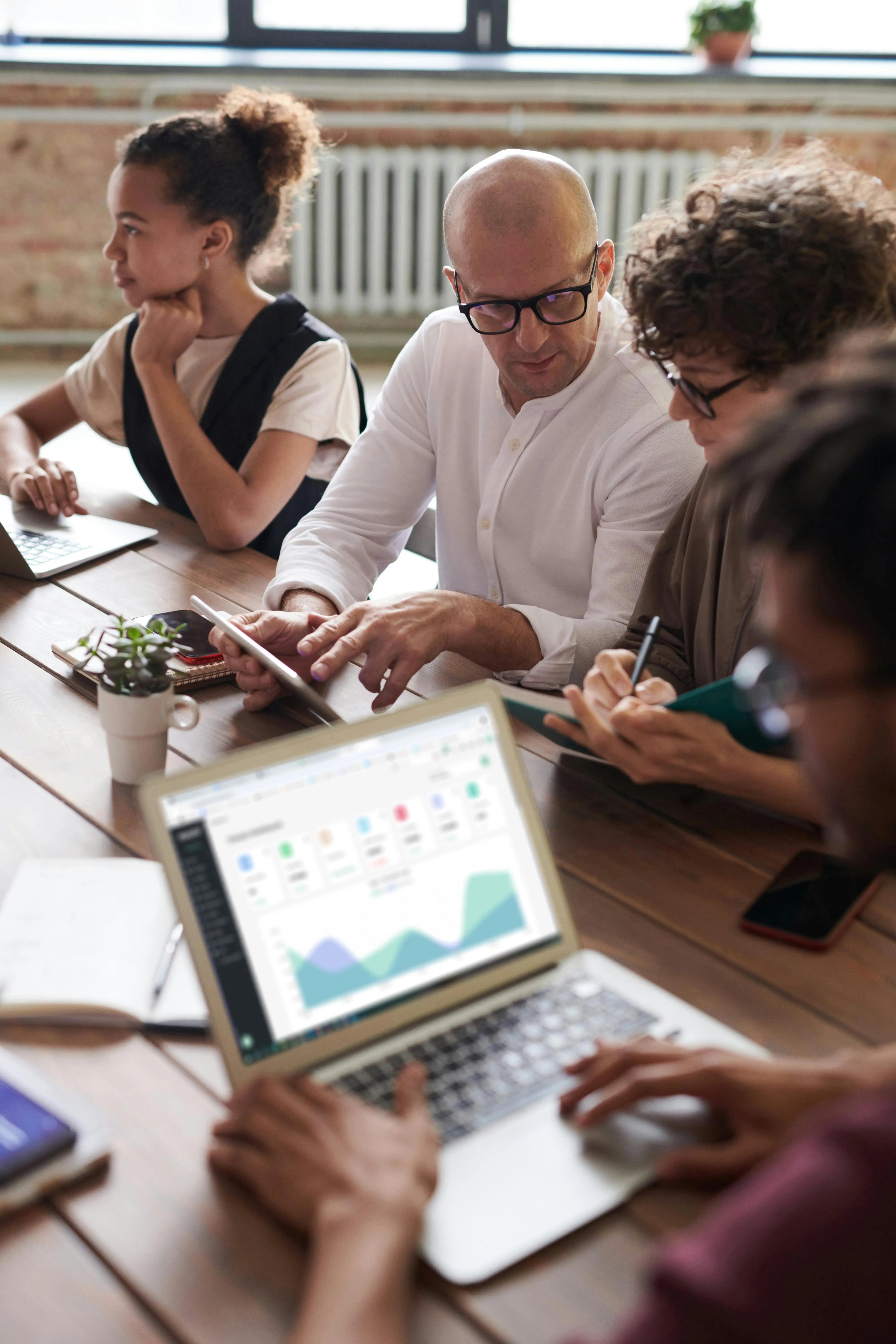 image of consultant advising a business