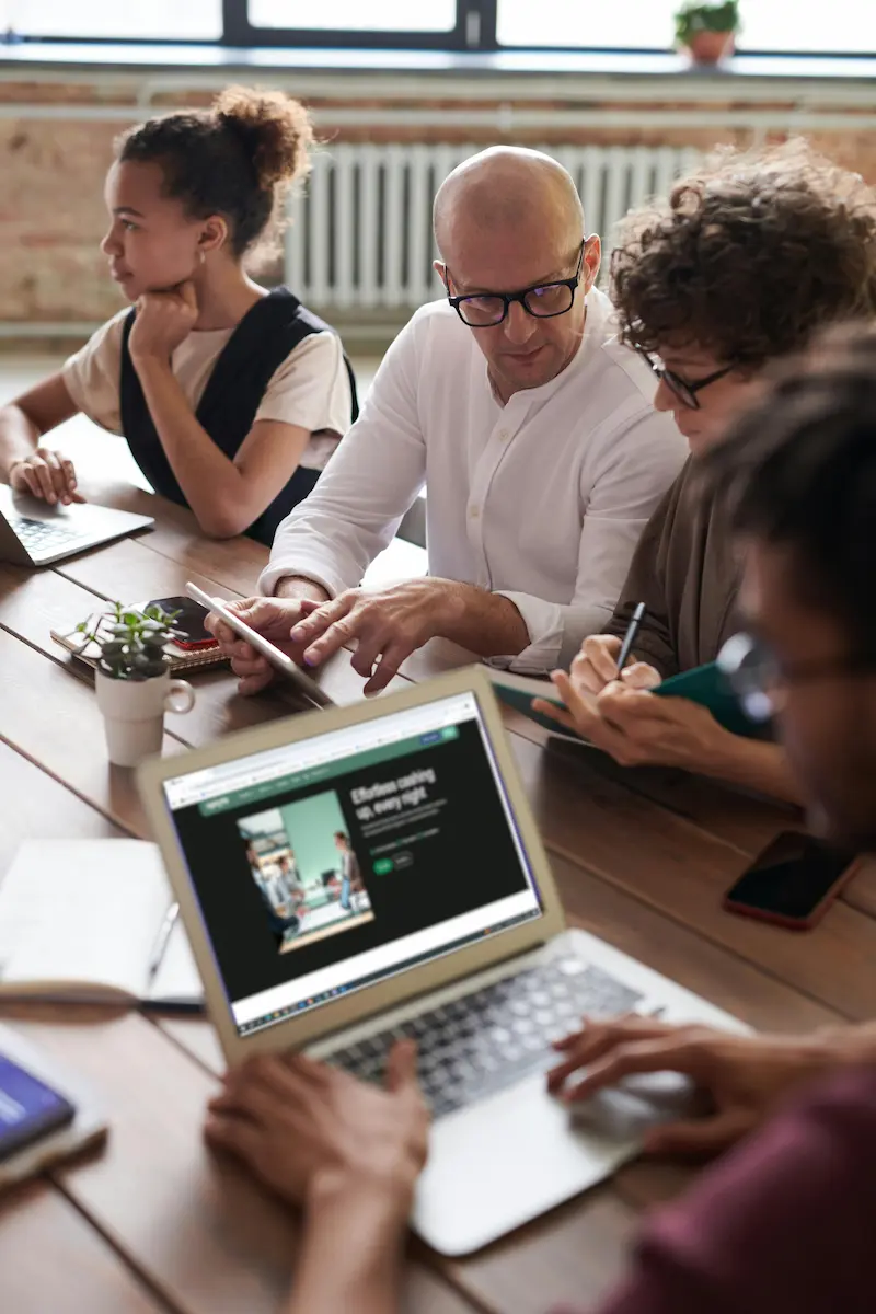 image of customer support interaction (for a restaurant)